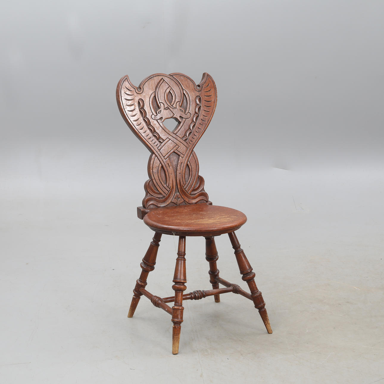 TUOLI, norjalaista tyyliä.