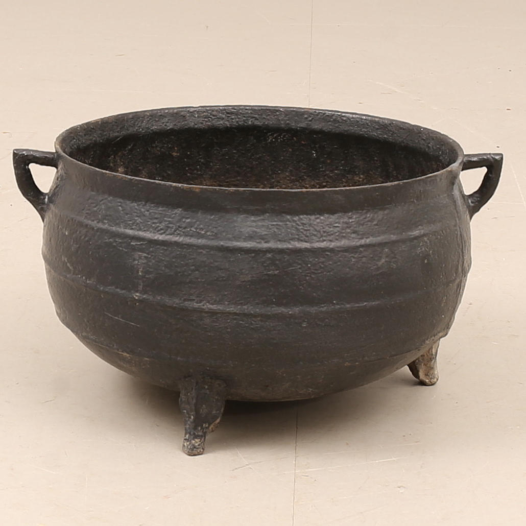 A cast iron outer lining, early 20th century.