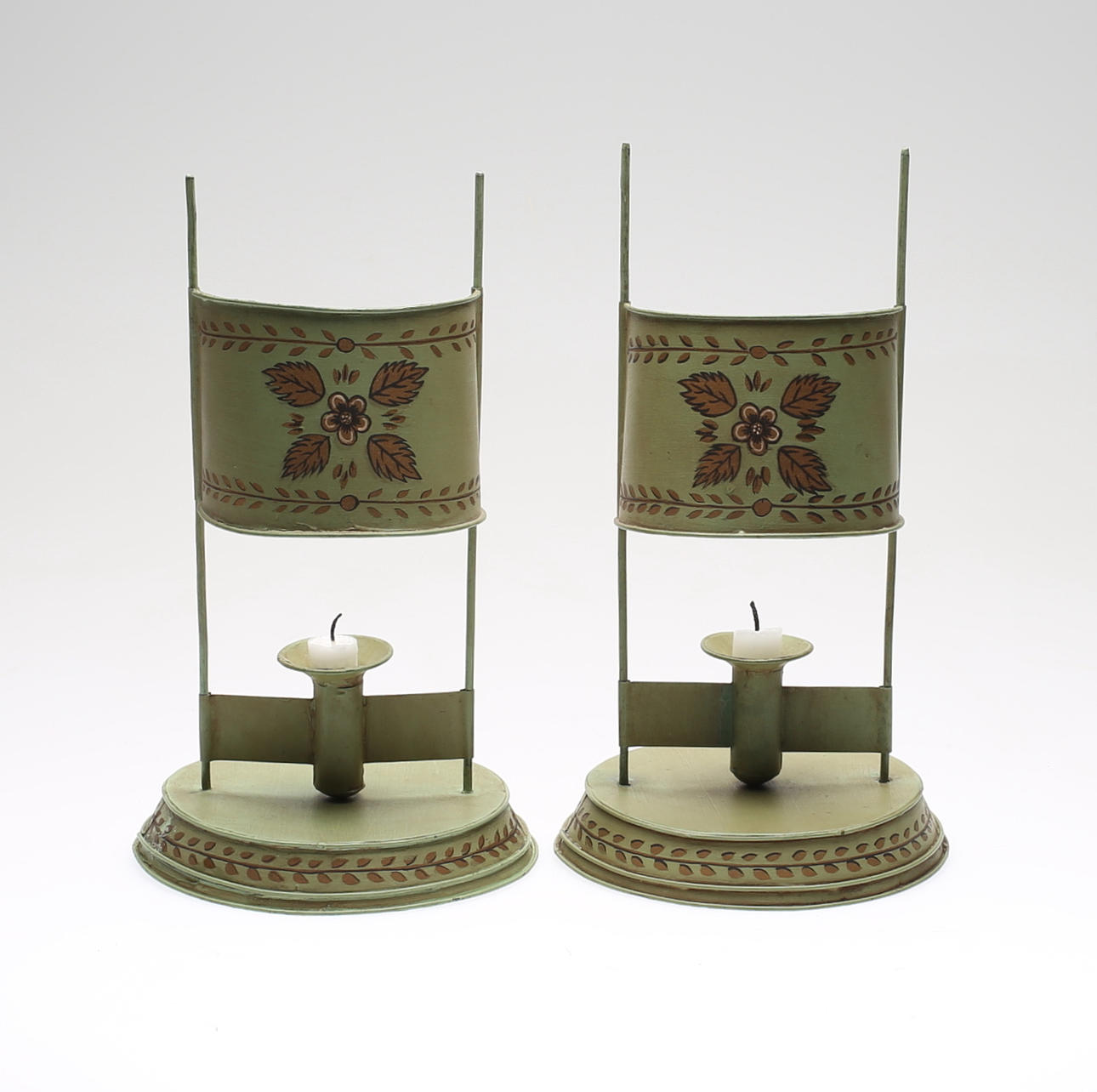 LÄSLJUSSTAKAR, ett par, bemålad plåt, 1900-tal.