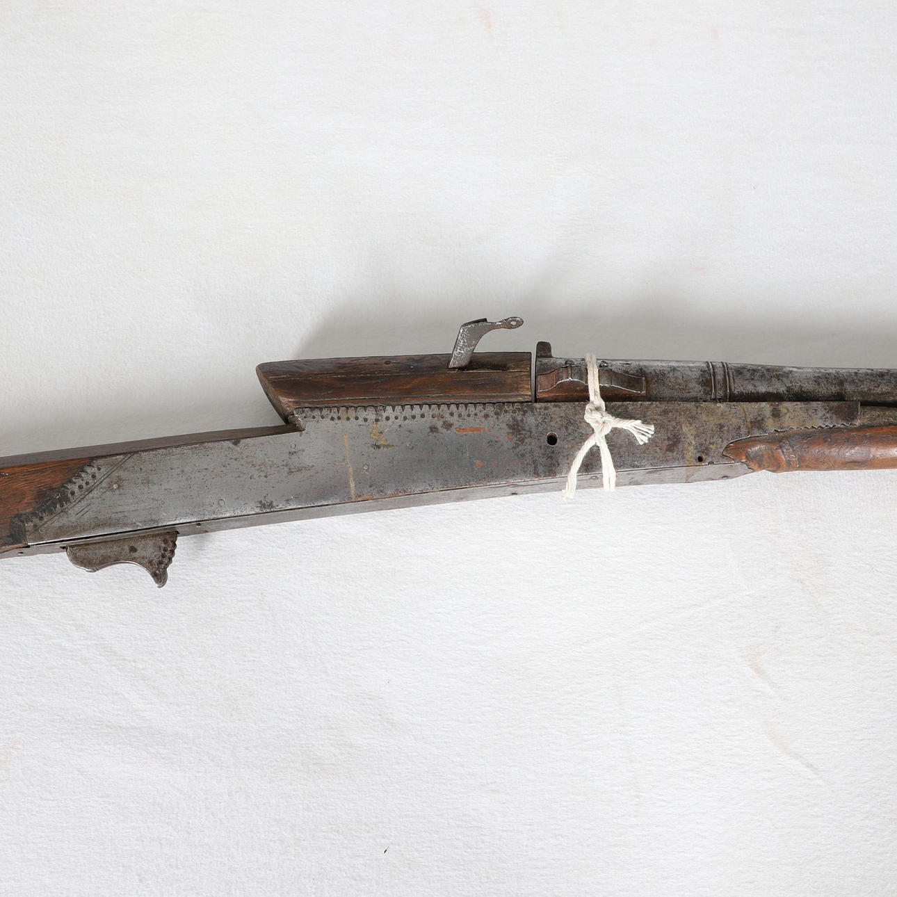 AN INDIAN MATCHLOCK LONG GUN. Weapons & Militaria - Guns & Rifles ...