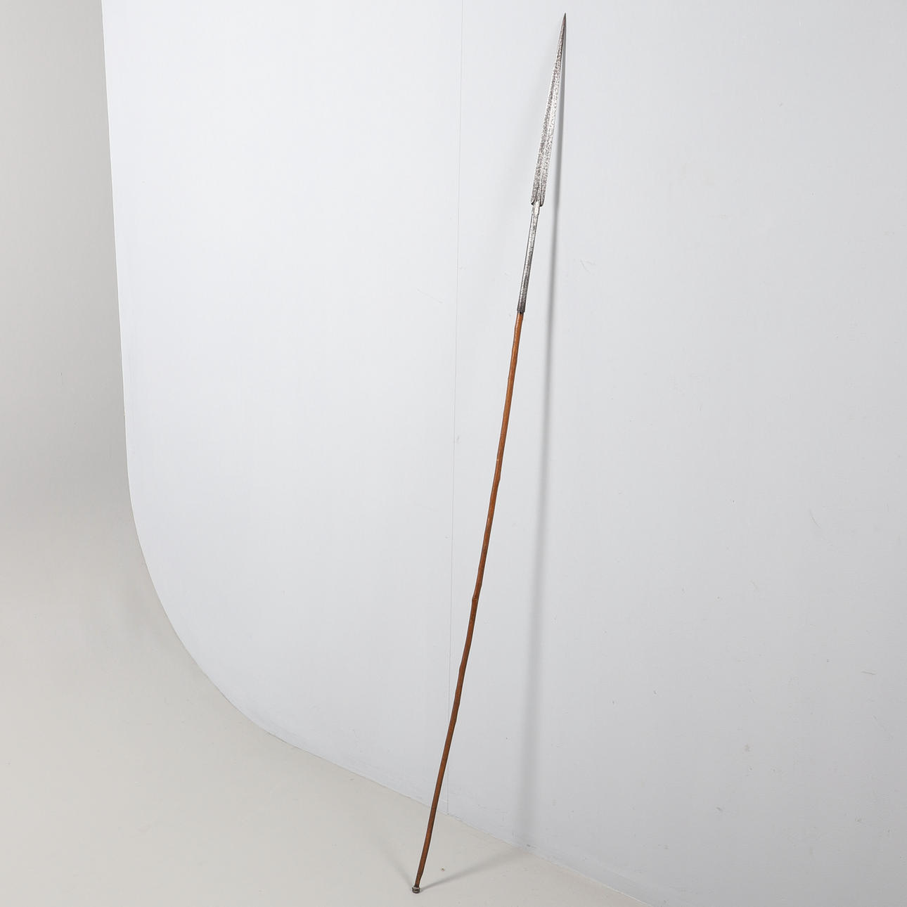 AN AFRICAN SPEAR WITH LONG SLENDER BLADE. Weapons & Militaria - Edged ...