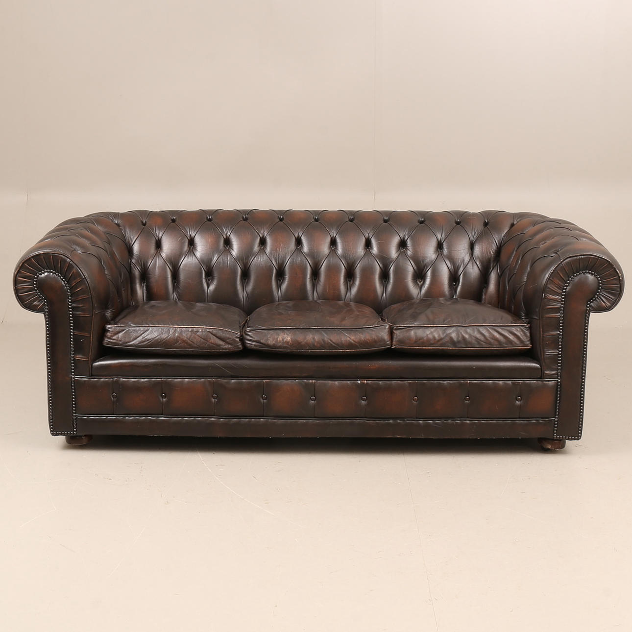 SOFA, Chesterfield, leather.