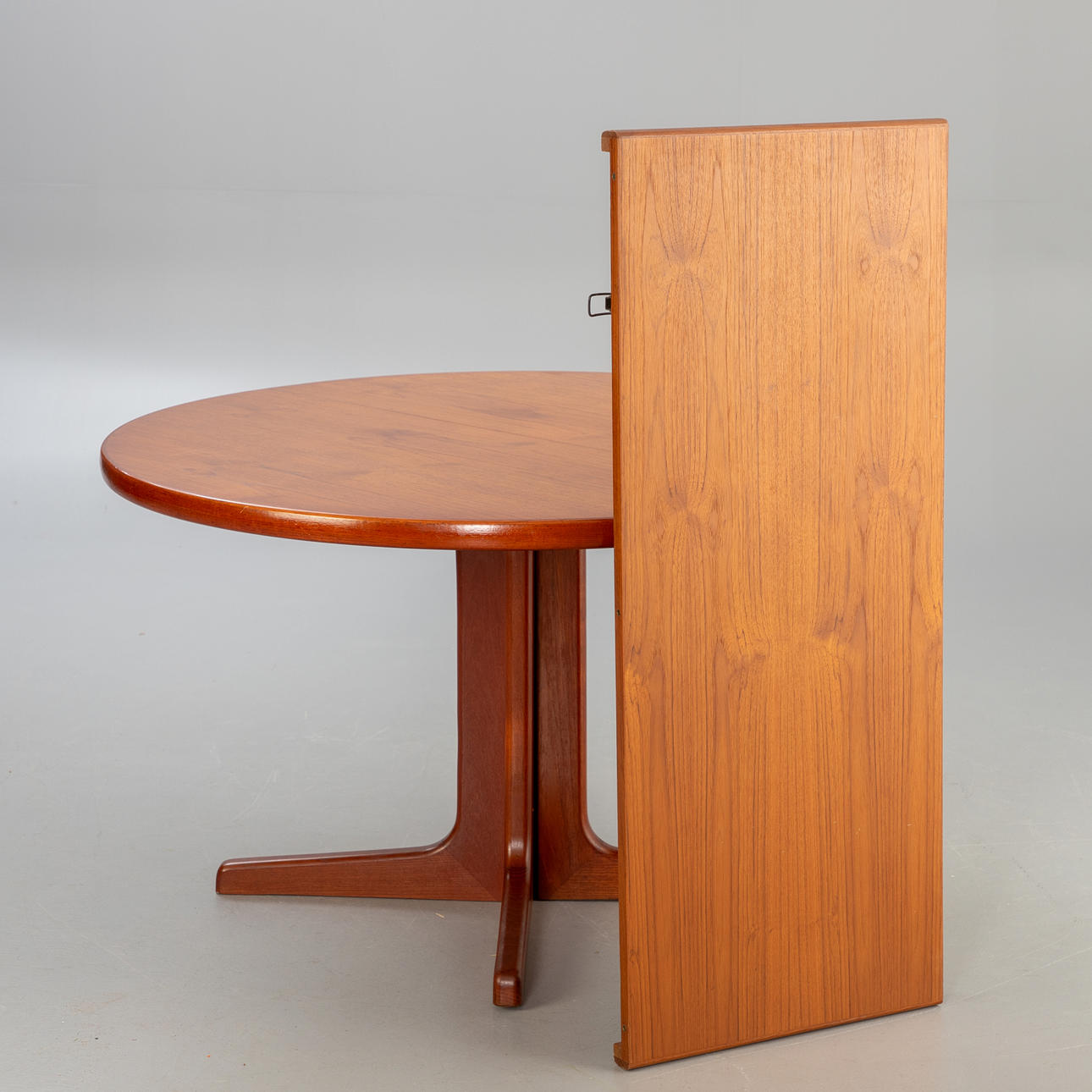 Burchardt-Nielsen, extendable dining table in teak, Denmark, 2. 2nd half of the 20th Jh.