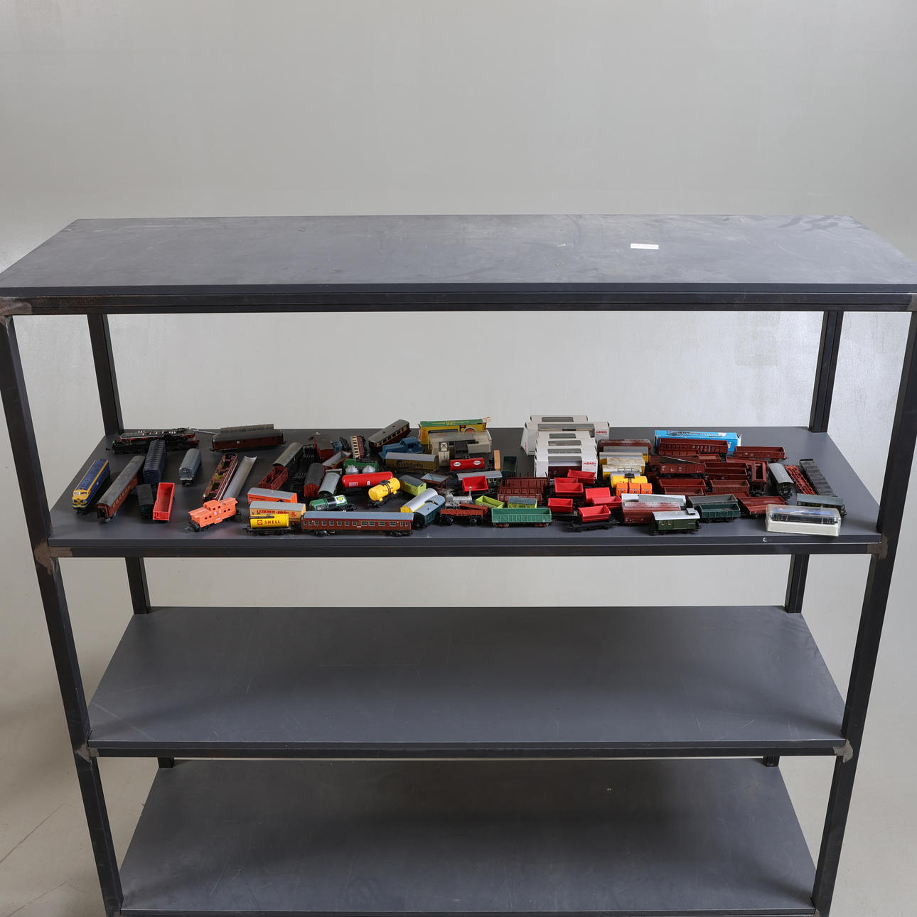 LOCOMOTIVES & WAGONS, about 75 units, for model railways, mostly Märklin.