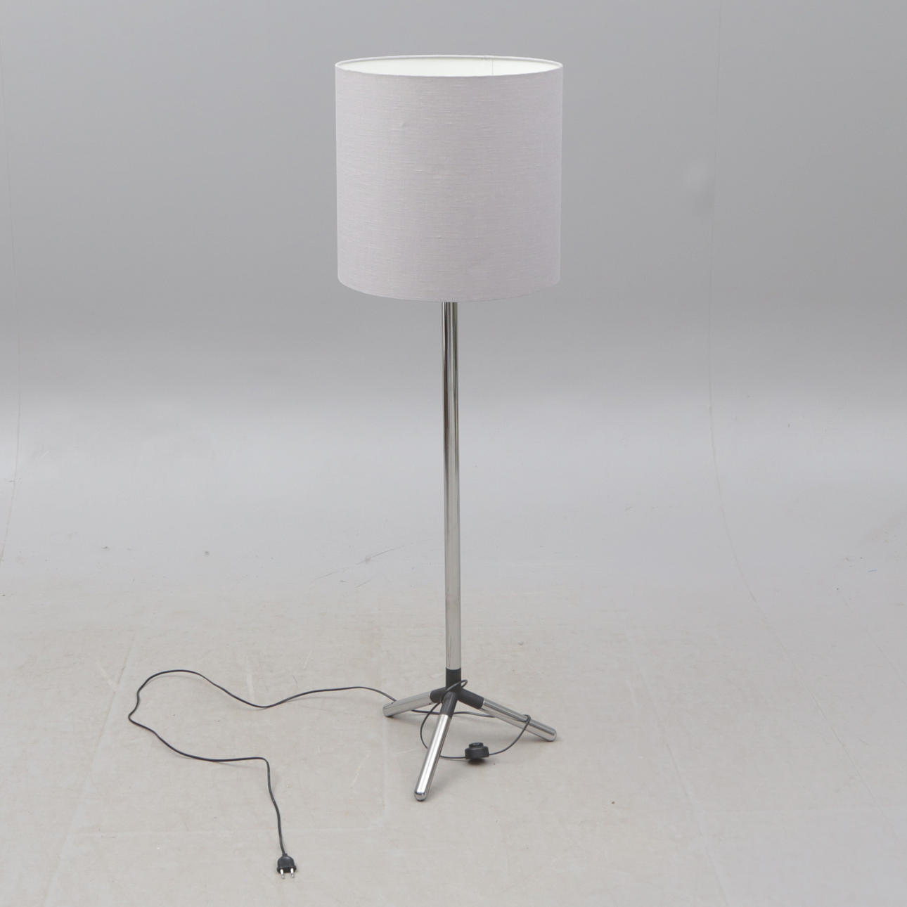GULVLAMPE, BSweden, krom/stofskærm.