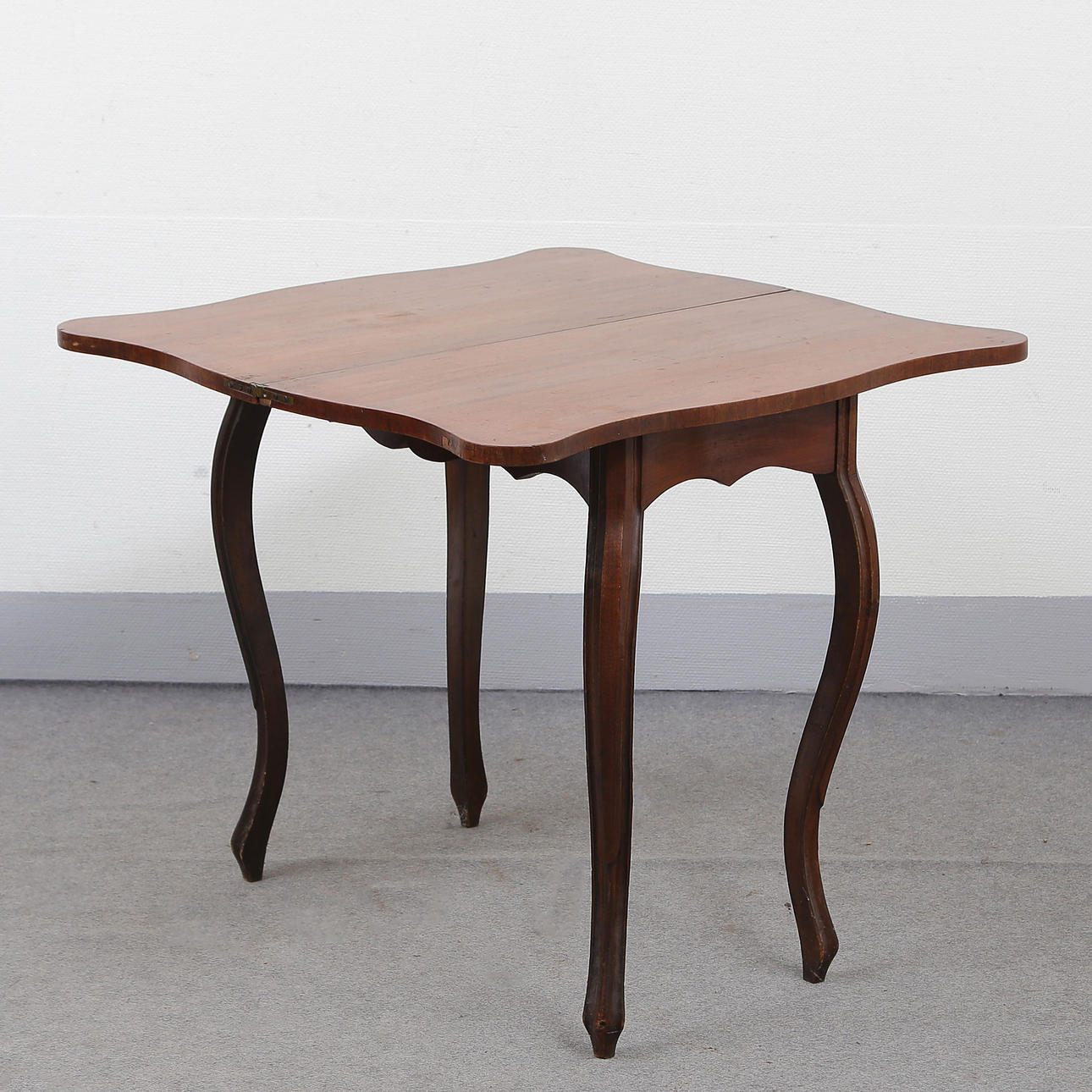 MESA DE JUEGO, NEORROCOCÓ, CAOBA, SIGLO XIX.