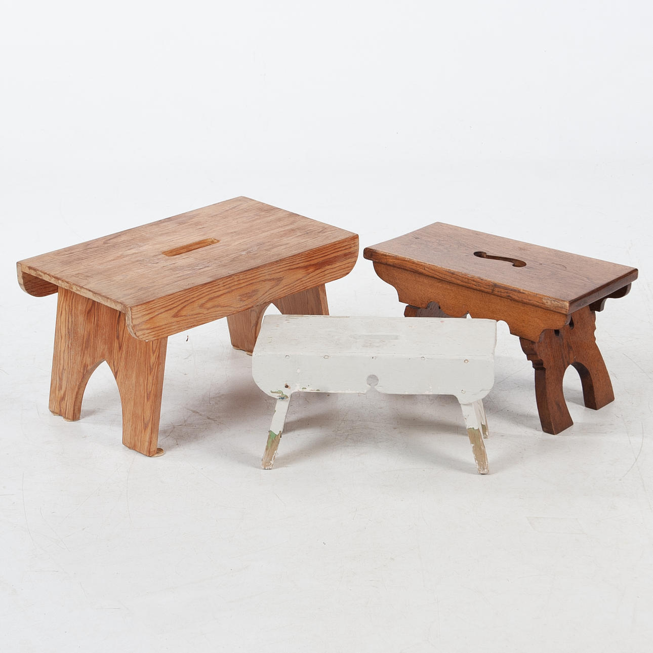 Wooden pallets and footstools, 3 different models, 20th century.