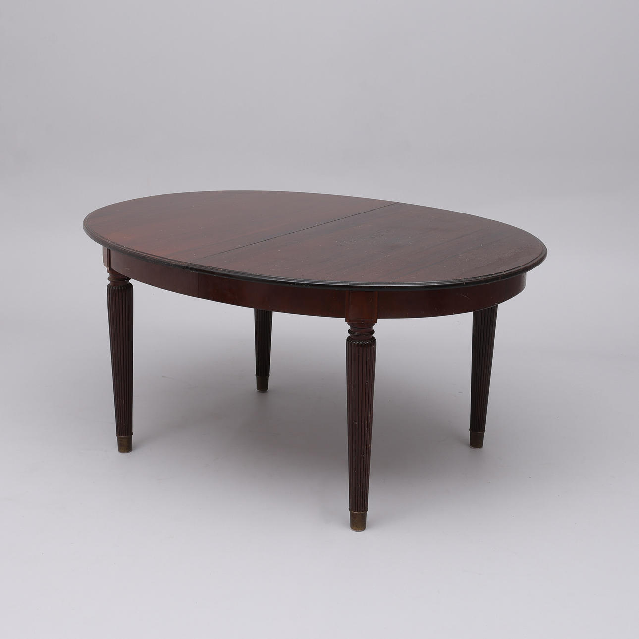 DINING TABLE WITH 3 INSERTS, MAHOGANY, EARLY 20TH CENTURY.