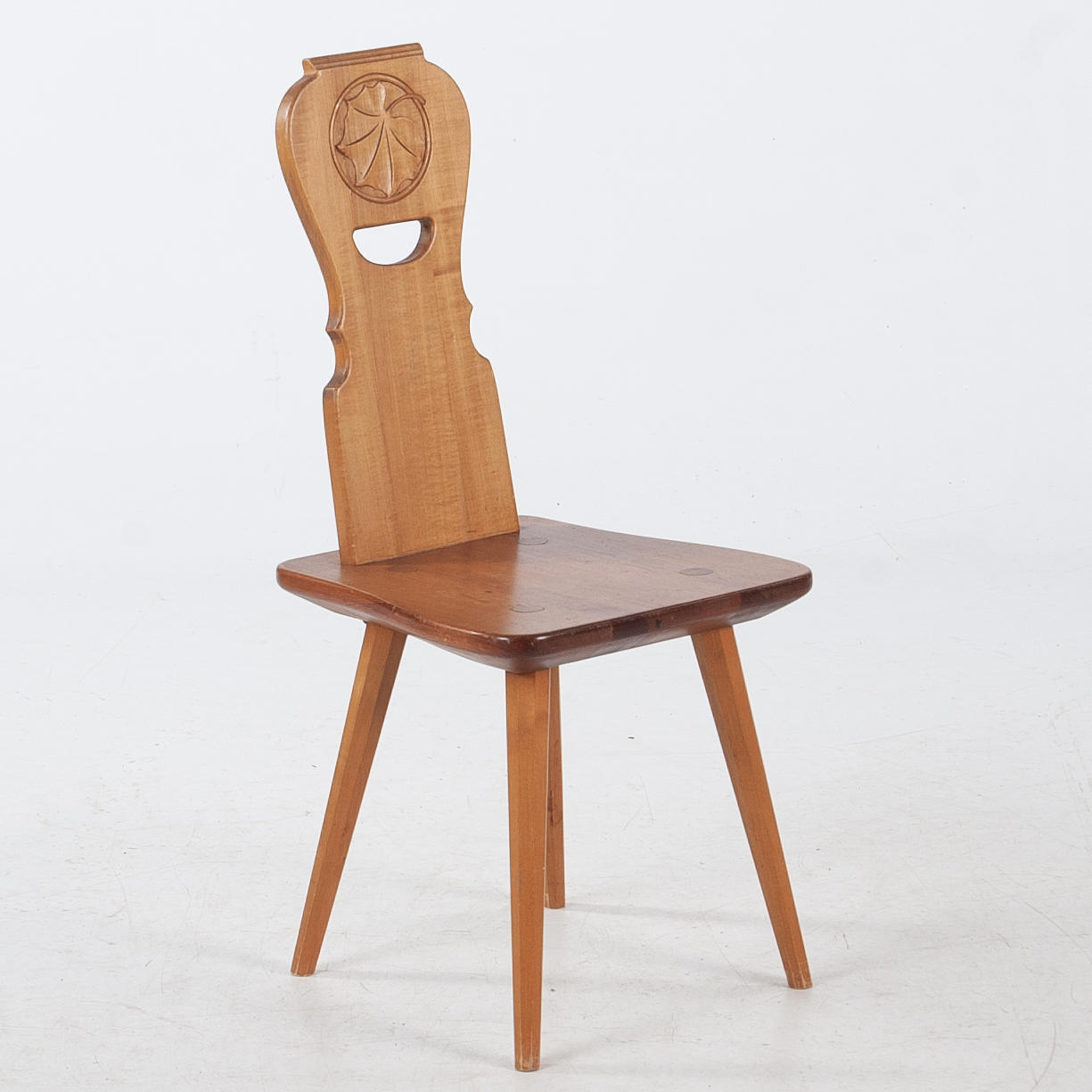 PINNSTOL I ALLMOGE-/FOLKHEMSSTIL.