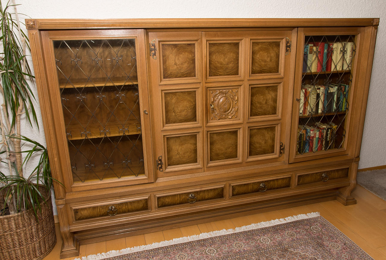 ALTER WOHNZIMMERSCHRANK, Eiche.