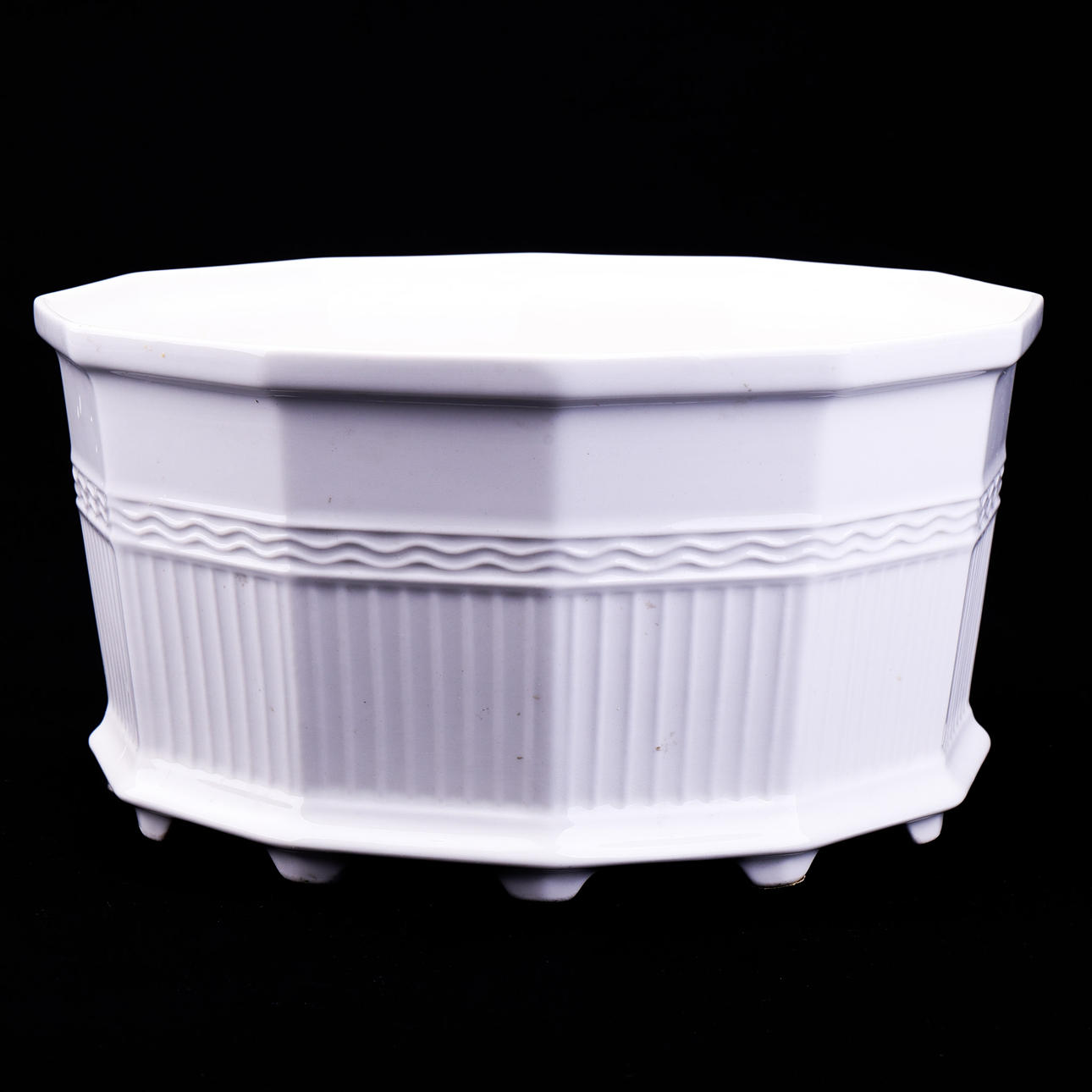 A “Waldemarsuddekrukan” porcelain outer liner, Rörstrand.