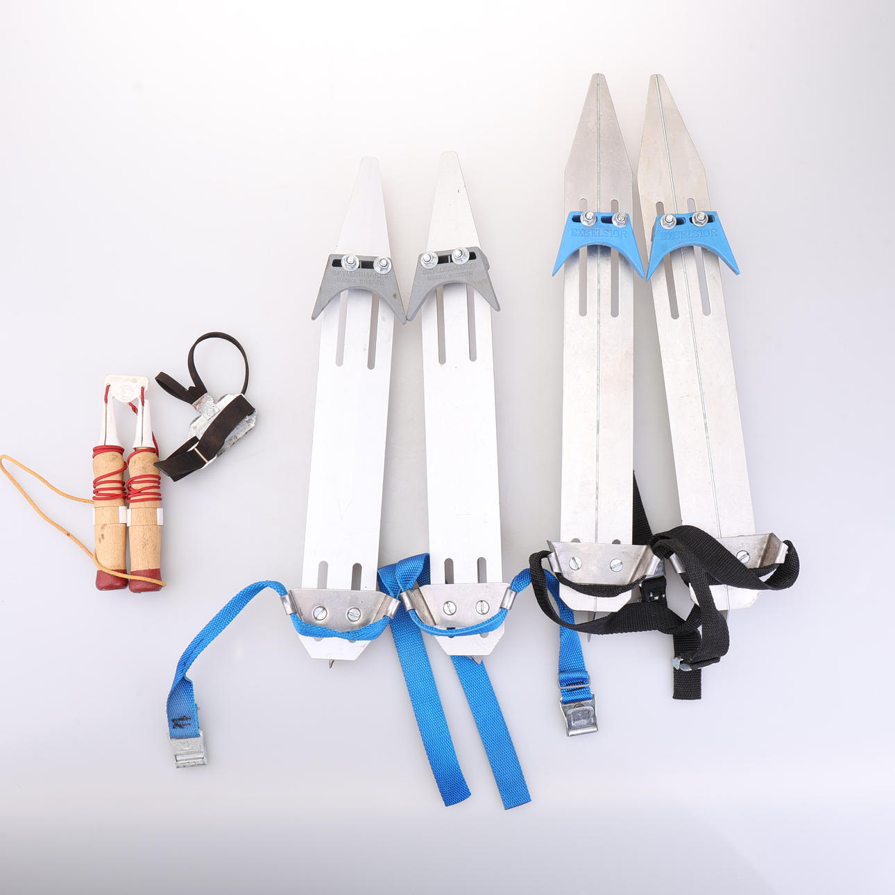 LONG DISTANCE SKATES, 2 pairs, Incl. Skyllermarks.