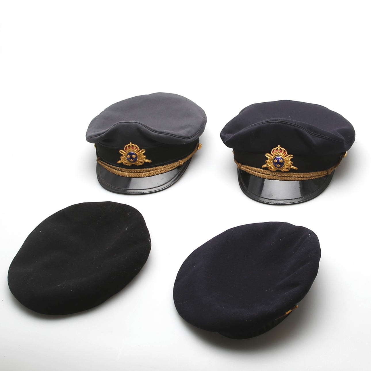 OFFICERSMÖSSOR 2 st, BASKRAR 2 st, Sverige, 1900-talet.