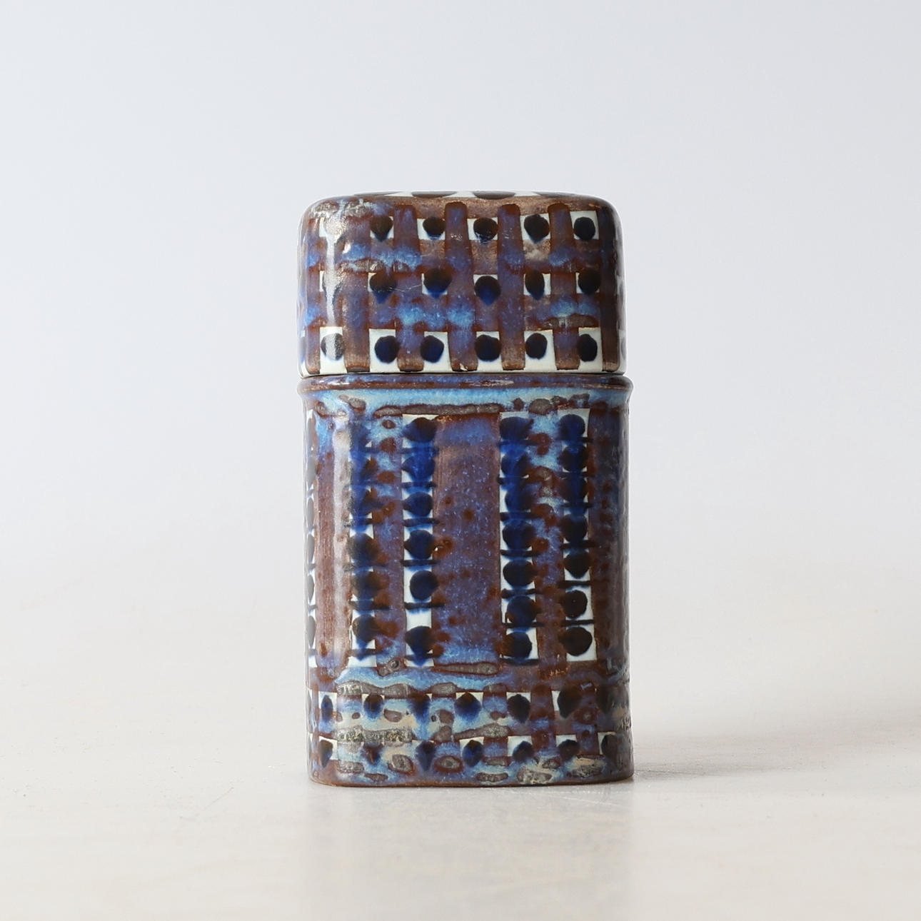 BERTE JESSEN. lockbox, ceramic, Aluminia, Denmark.