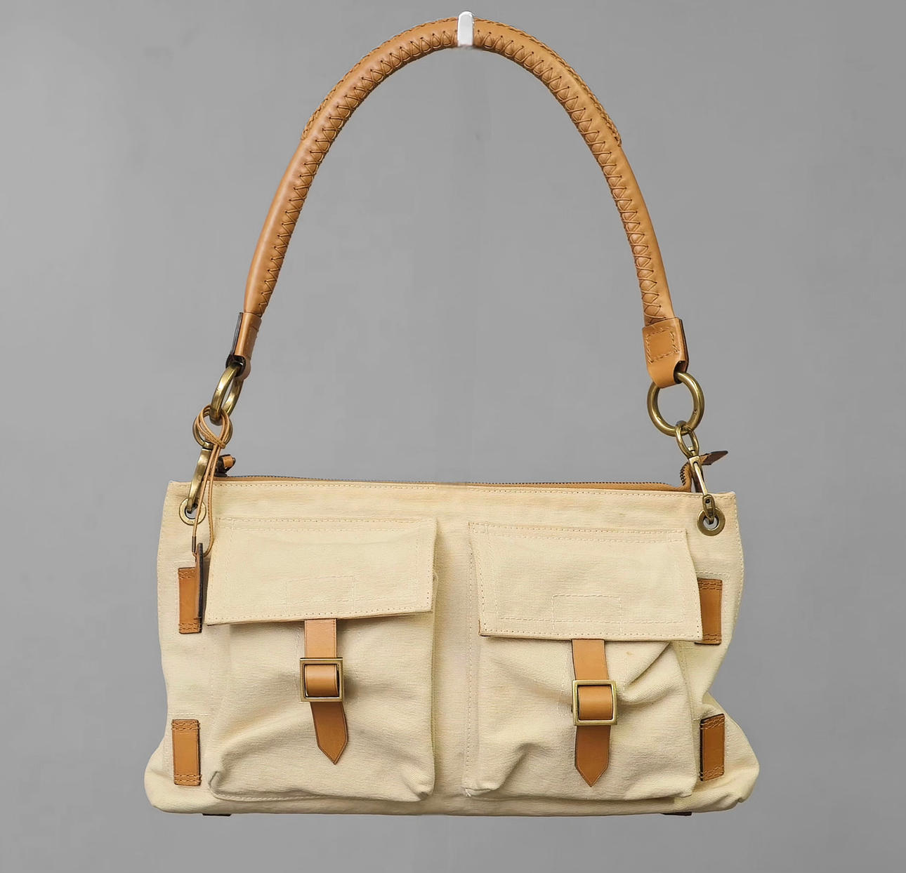 GUCCI AXELVÄSKA I BEIGE CANVAS.
