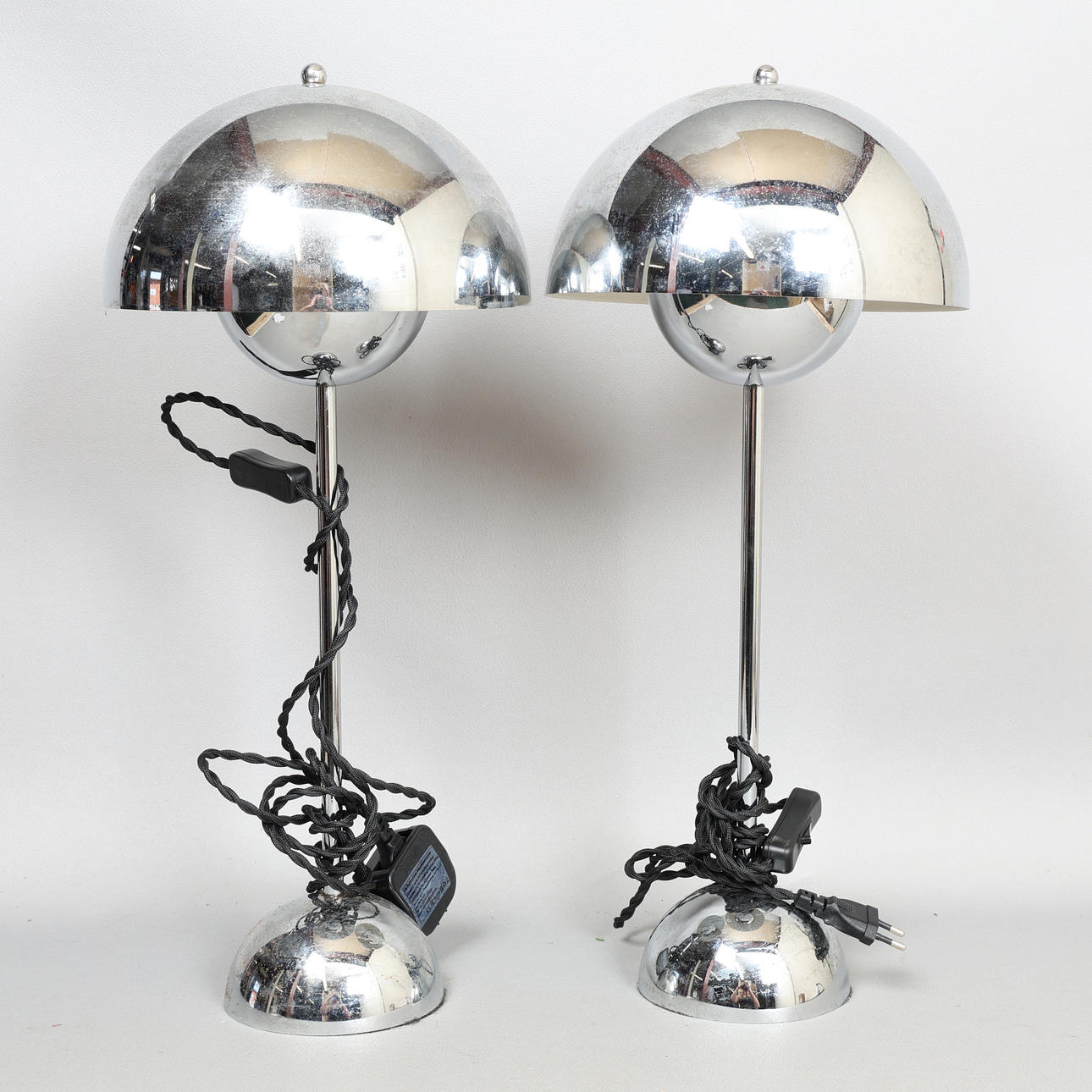 A PAIR OF CHROMED 'MUSHROOM' TABLE LAMPS (2).