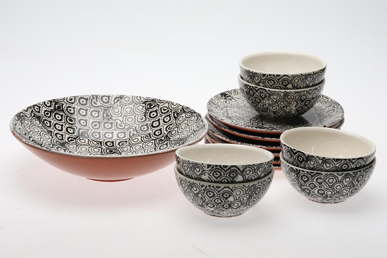 BRUKA DESIGN, 1 serving bowl, 6 small plates, 6 deep plates.