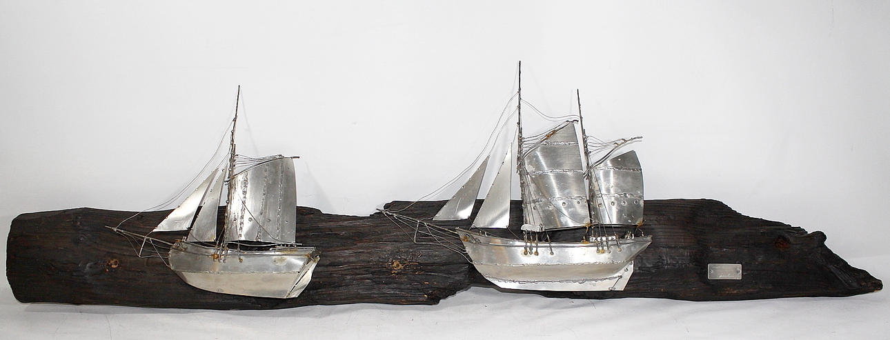 URBAN STRÖM. Båtrelief, båtar, signerad.