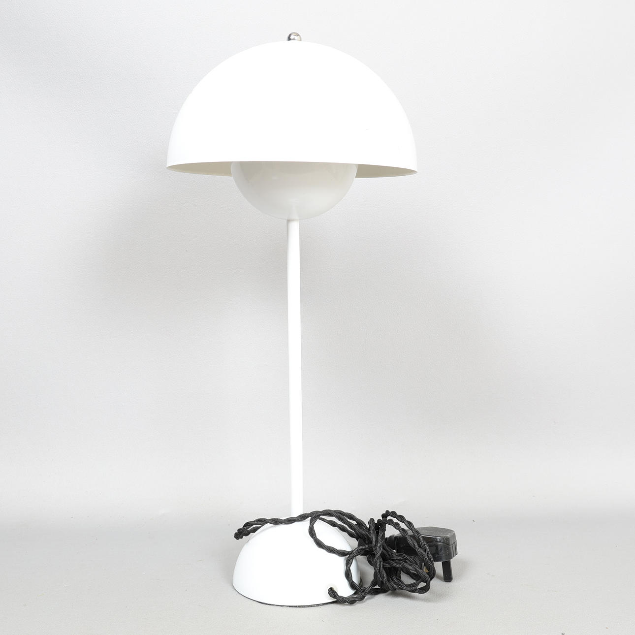 A WHITE 'MUSHROOM' TABLE LAMP.