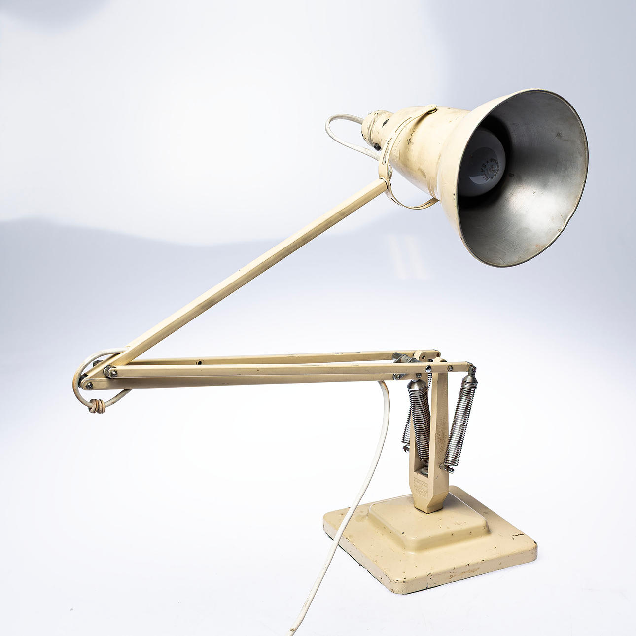 HERBERT TERRY & SONS. A 1950s industrial design table lamp.