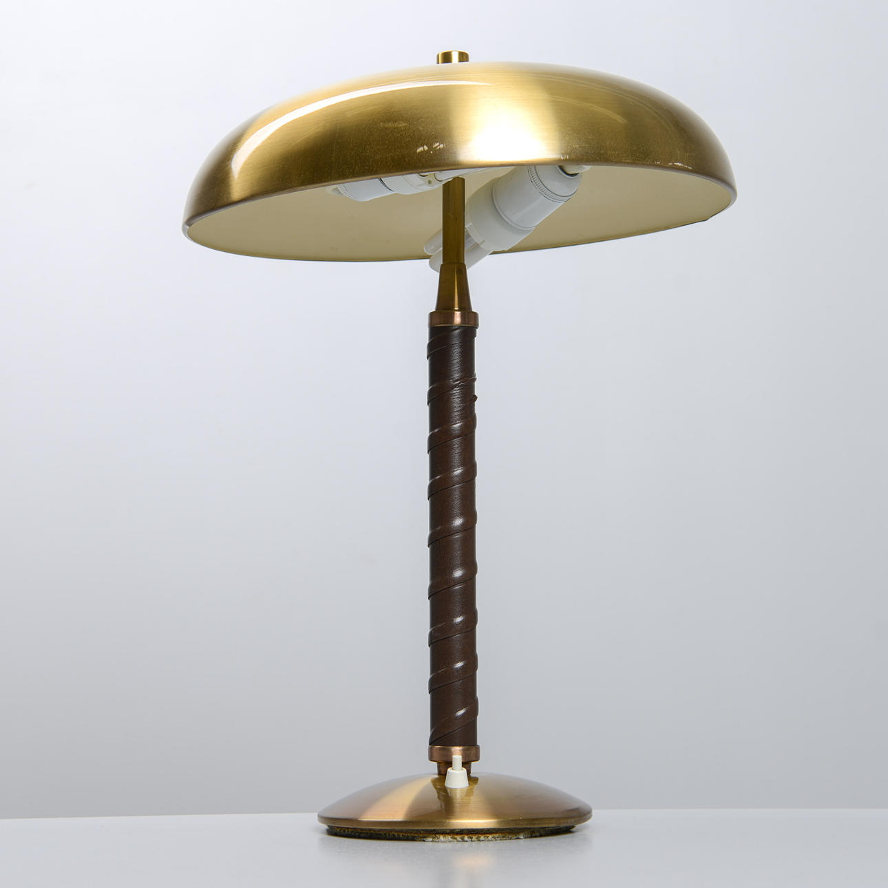 EINAR BÄCKSTRÖM. Table lamp, model 5013, Swedish Modern, Malmö, 1940s.
