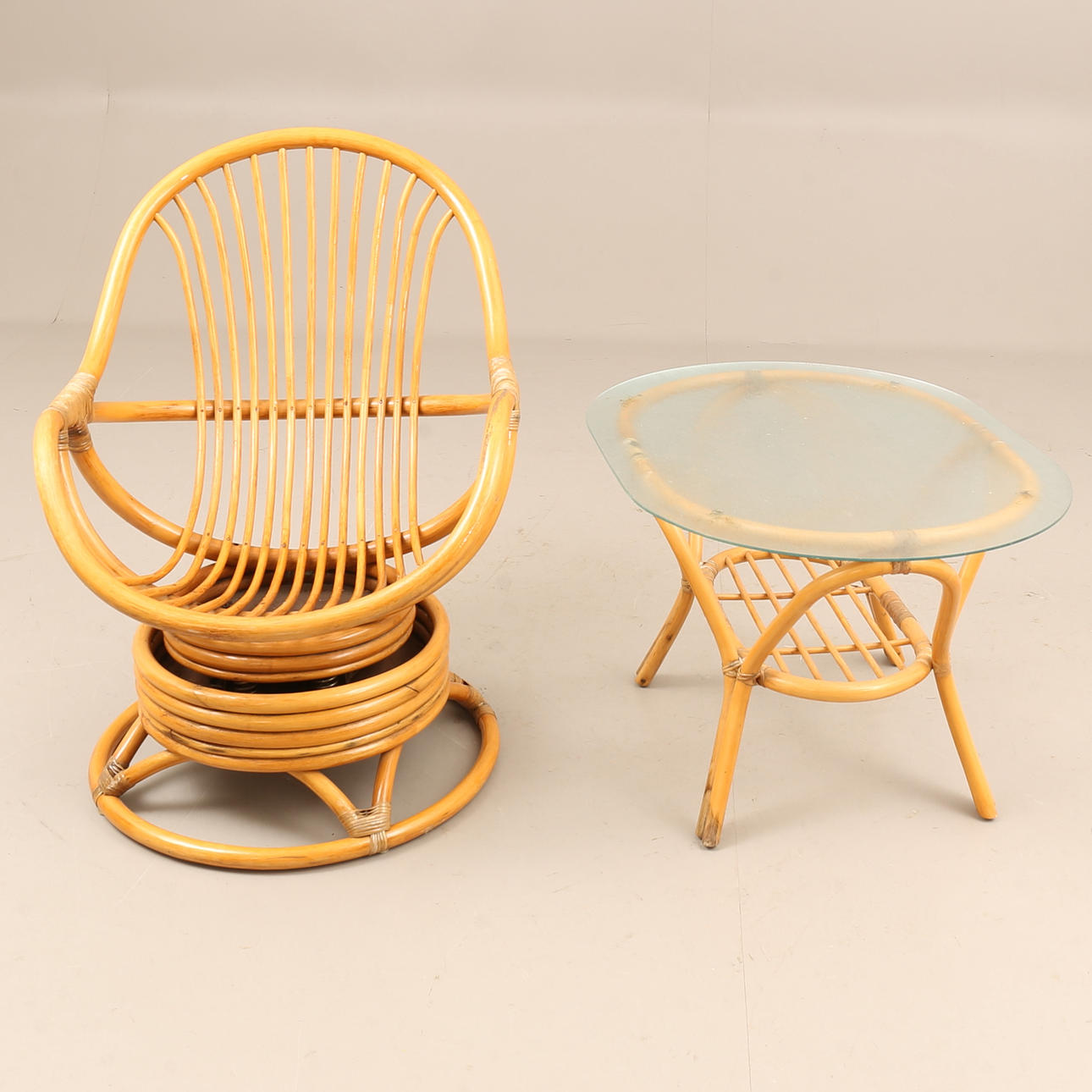 SILLÓN. MESA. Bambú.