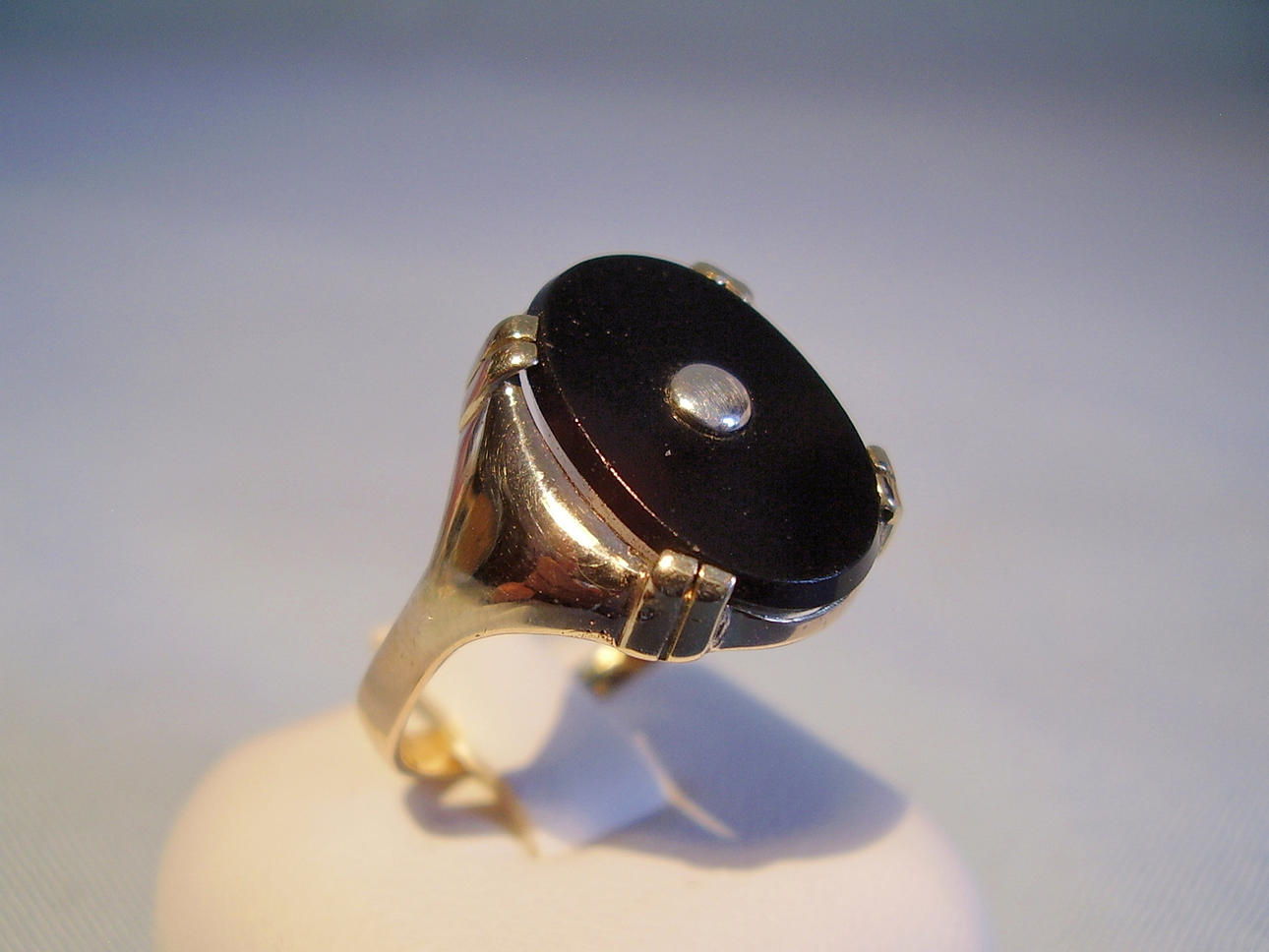 ONYX ring gul guld / 333 antik.