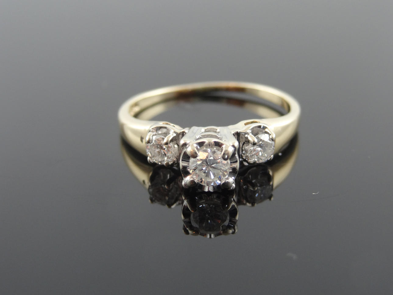 TRILOGY DIAMANT RING 0,45cts 14k guld.