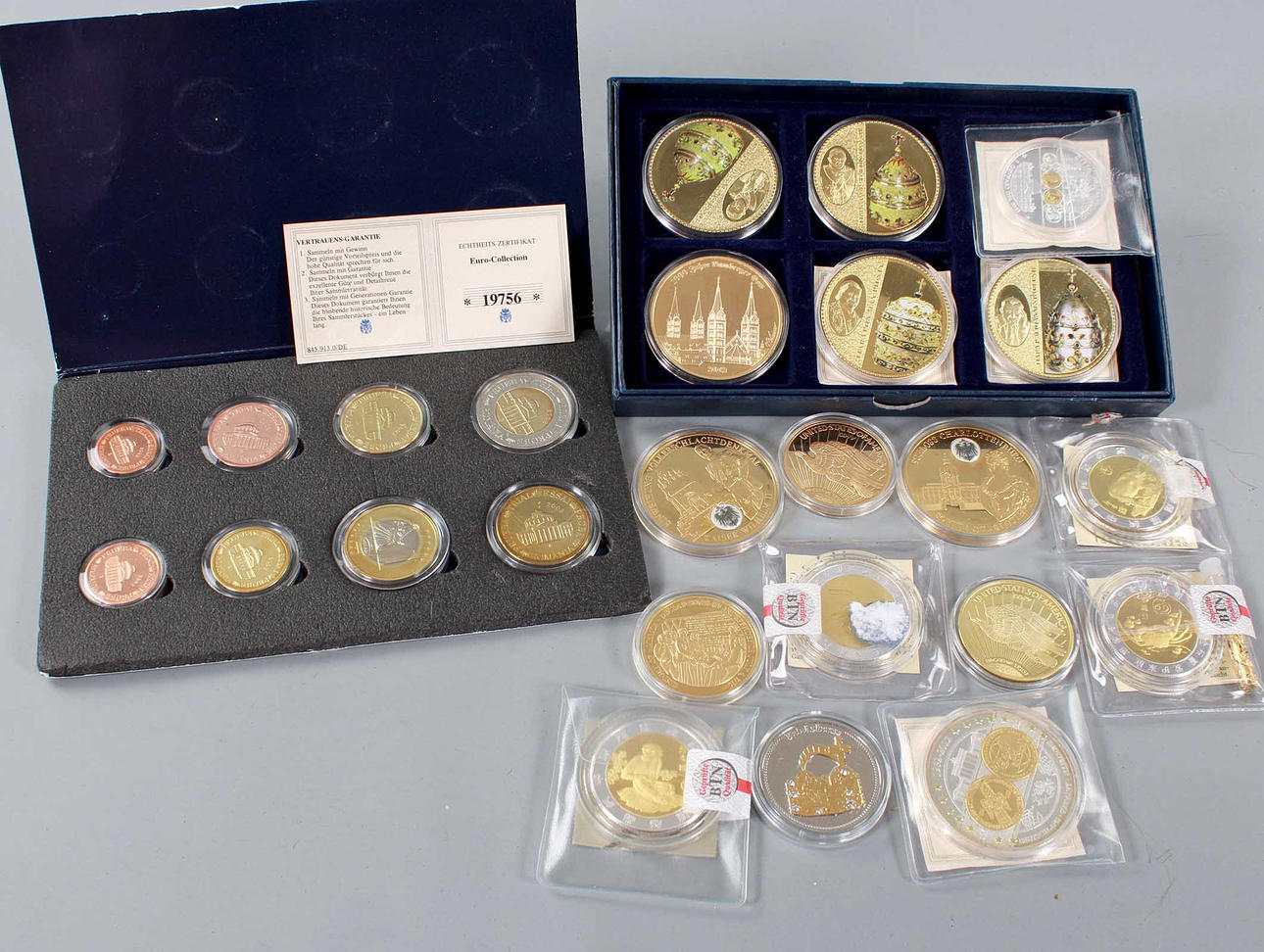 SET OF COINS WITH VARIOUS COINS, MEDALS.