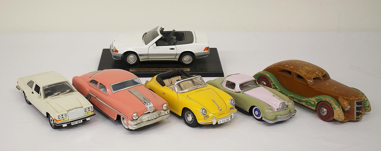 LEKSAKSBILAR, 6 st, metall, plåt och trä.