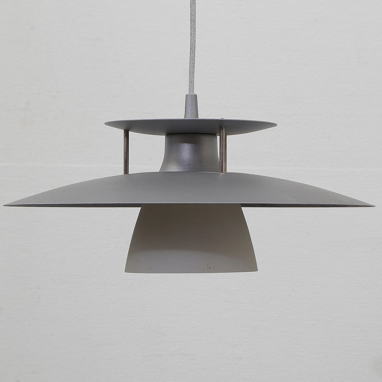 CEILING LAMP, SHEET METAL WITH WHITE SUBCUP, BELID.