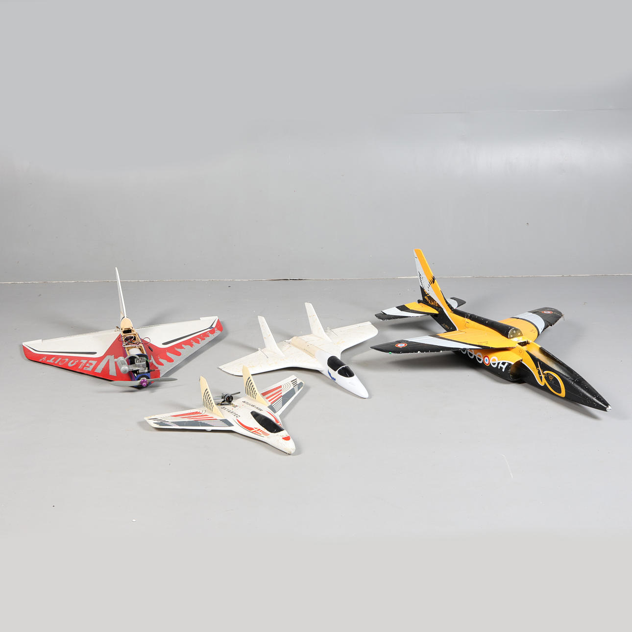 FOUR MODEL AIRCRAFTS (4).