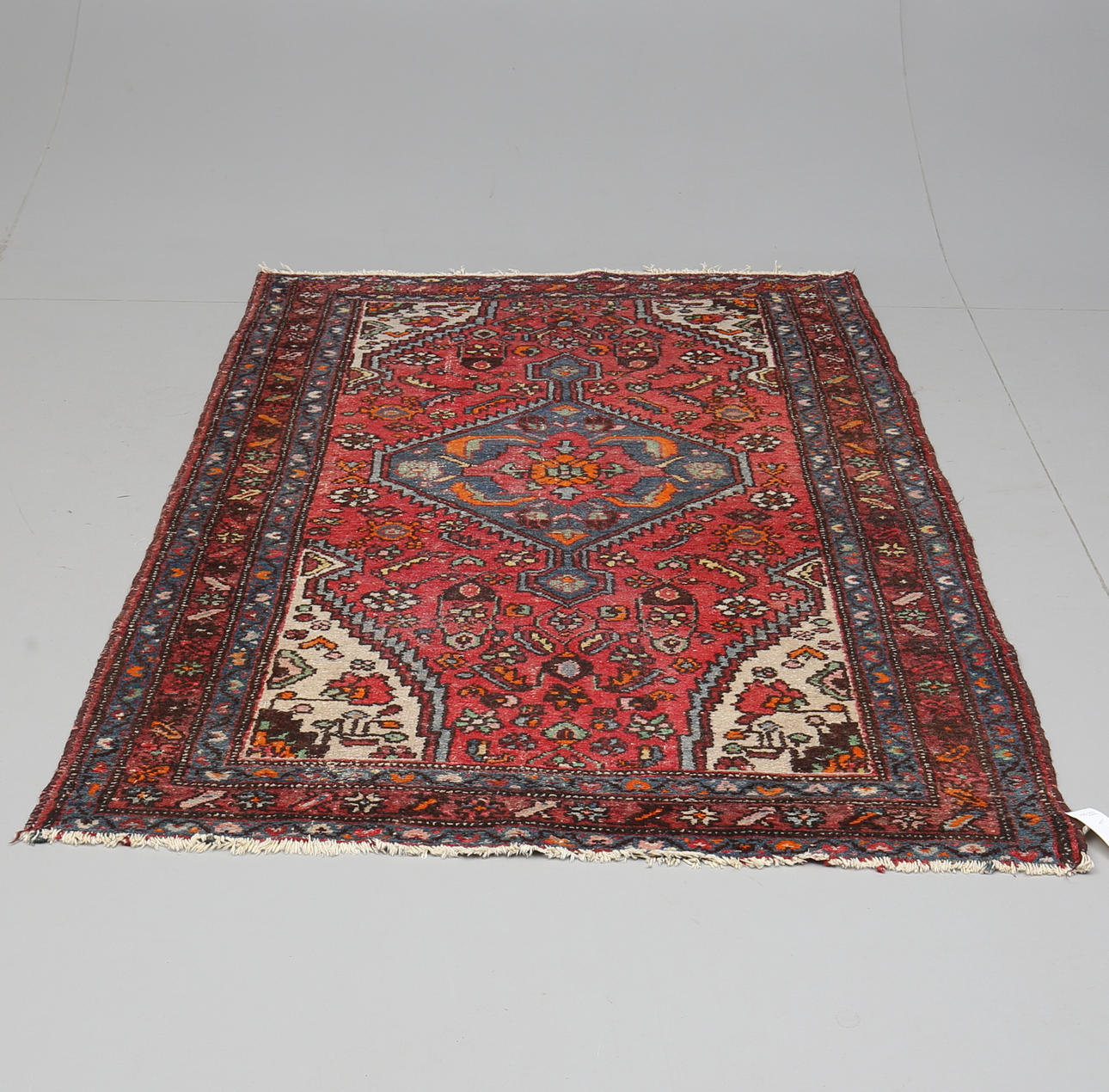 MATTA, Hamadan. Ca 200 x 120 cm.