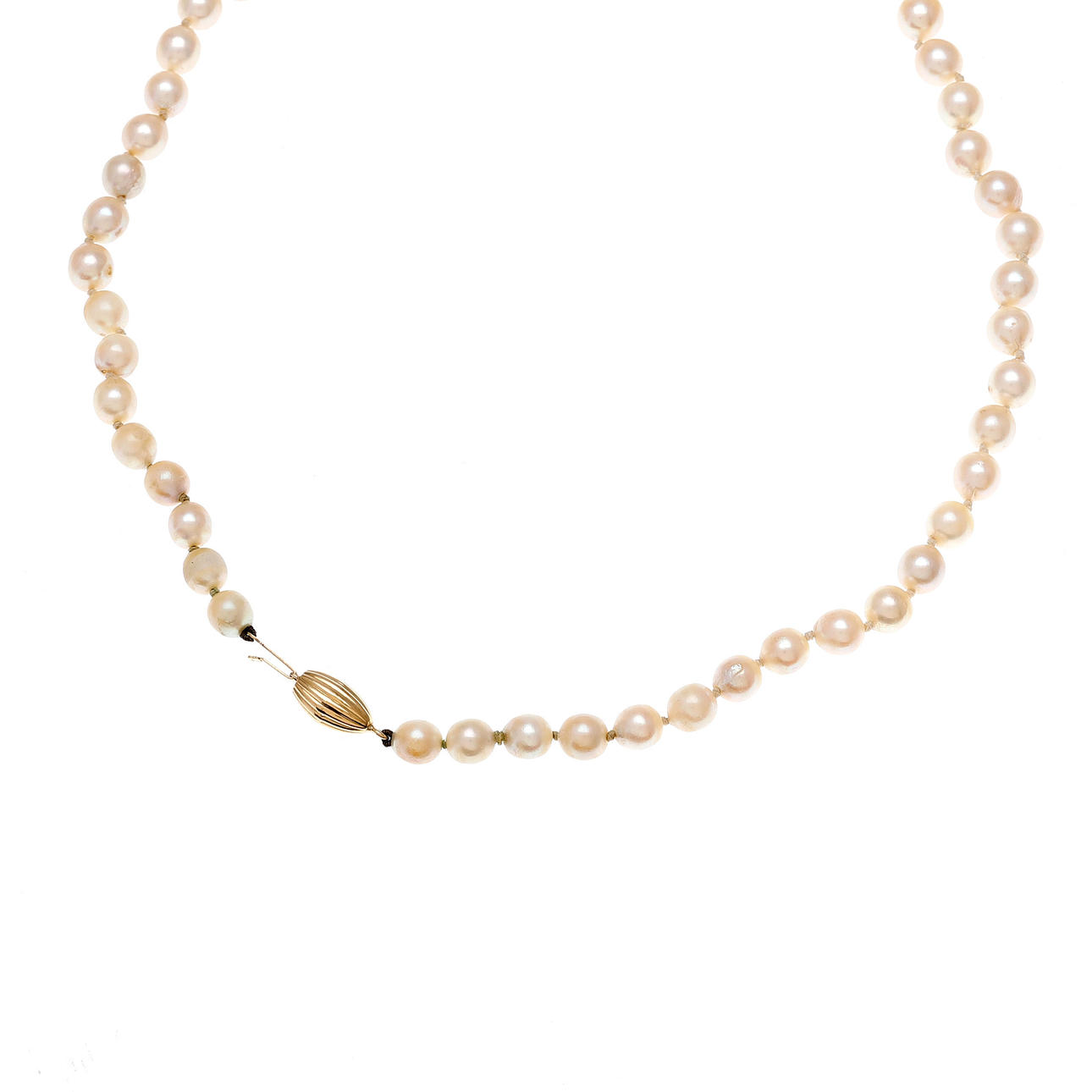 Pears choker with gold clasp.