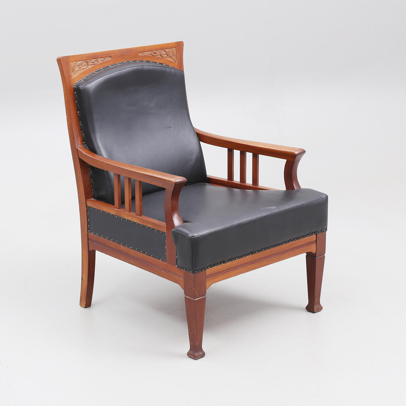 KARMSTOL, jugend, läder/konstläder, 1900-tal.