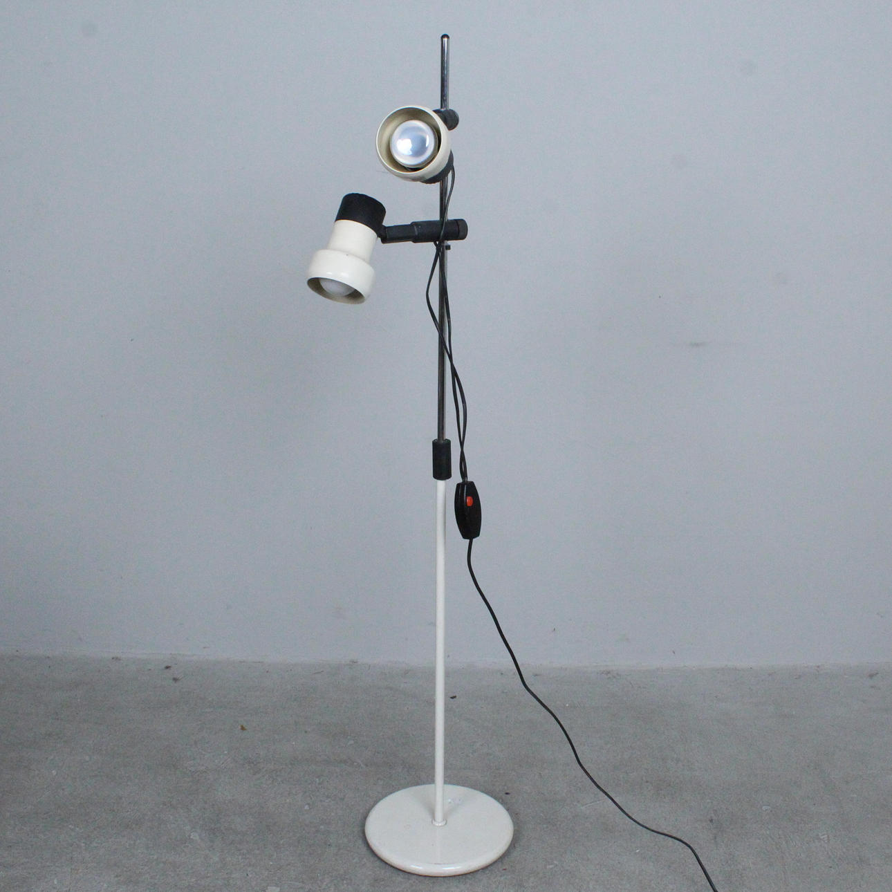 1970s adjustable floor lamp, dimmable.