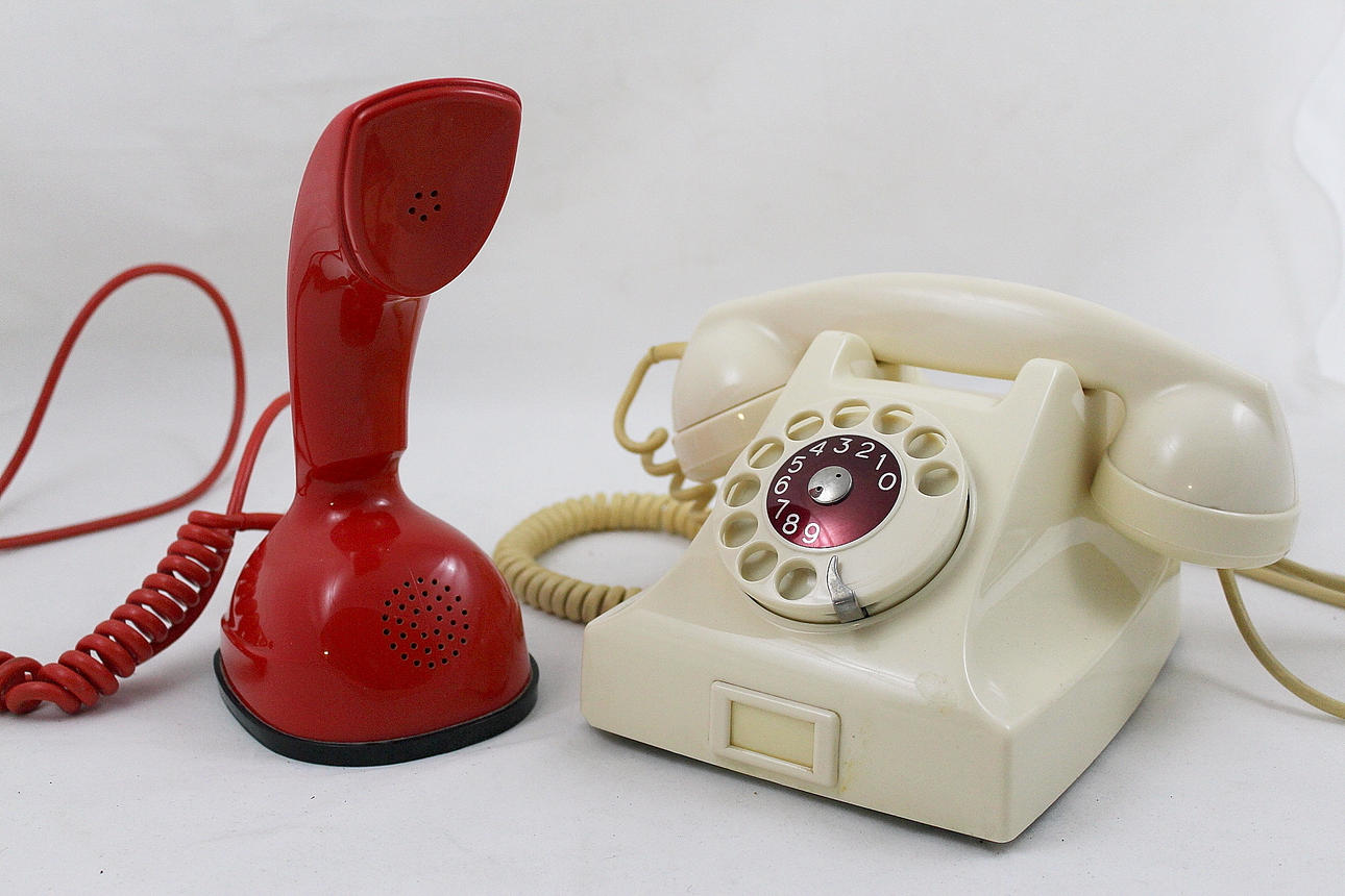 TELEFONER, 2 st, 1 st Kobra, Eriksson, Telefon, televerket.