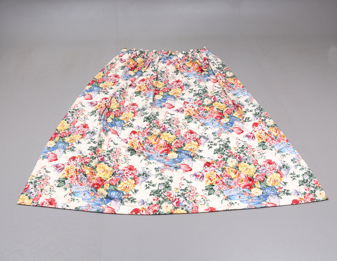 LINED DRAPERY for door, floral pattern, approx. 130 x 260 cm.