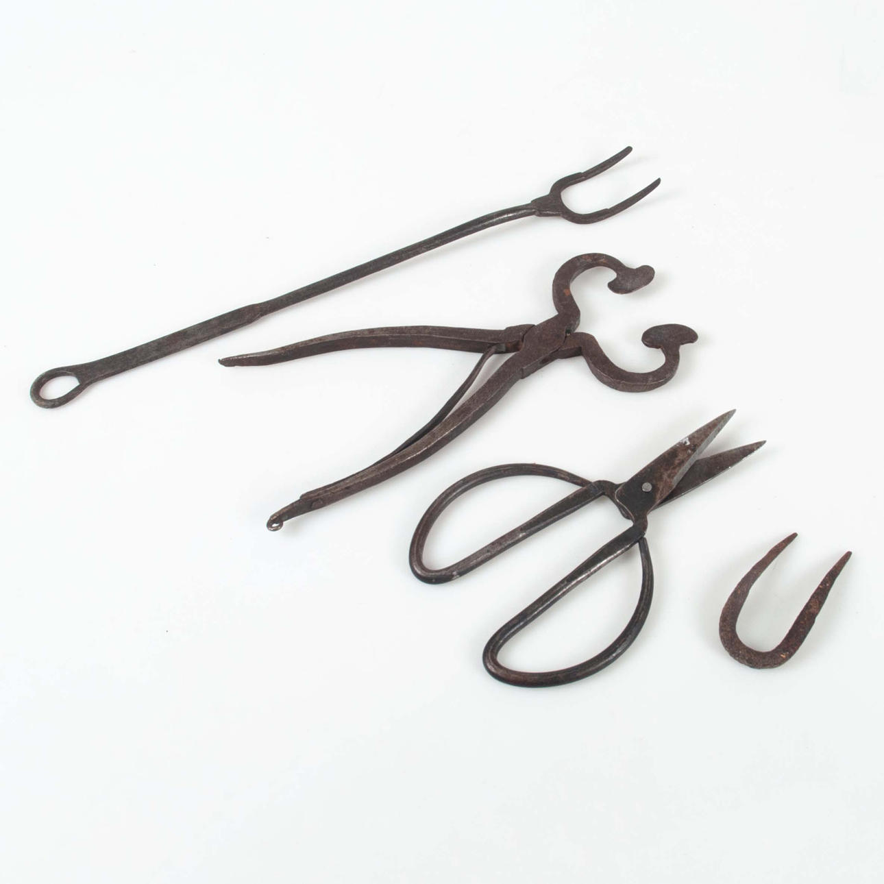 UTILITY ALLMOGE. 4 pieces of forging, including sugar pliers, scissors, etc., first part of the 20th century.