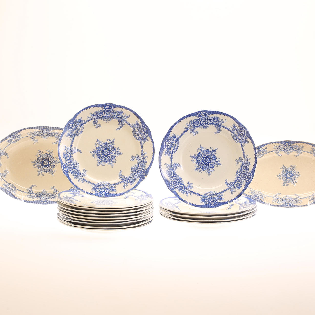 A set of 17 pieces, “Flora” flintware, Rörstrand.