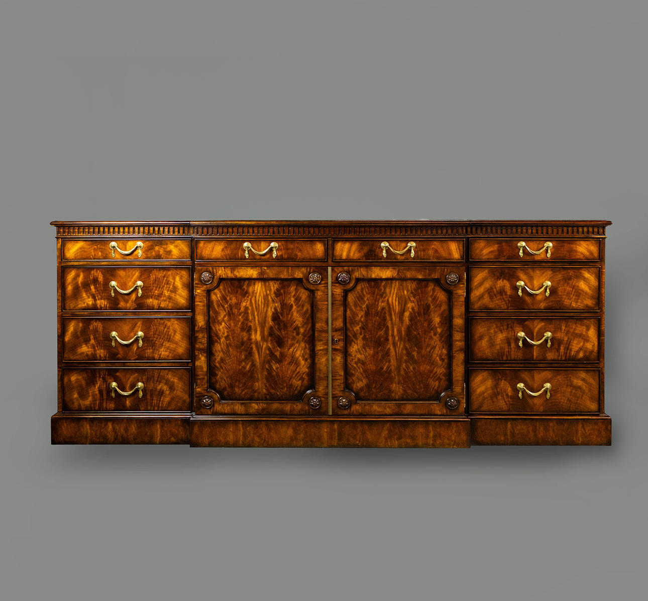 BRIGHTSOF NETTLEBED SIEBOARD.