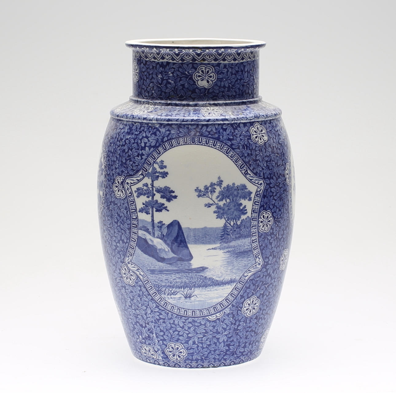 URNA, porslin, Rörstrand, 1900-talets början.