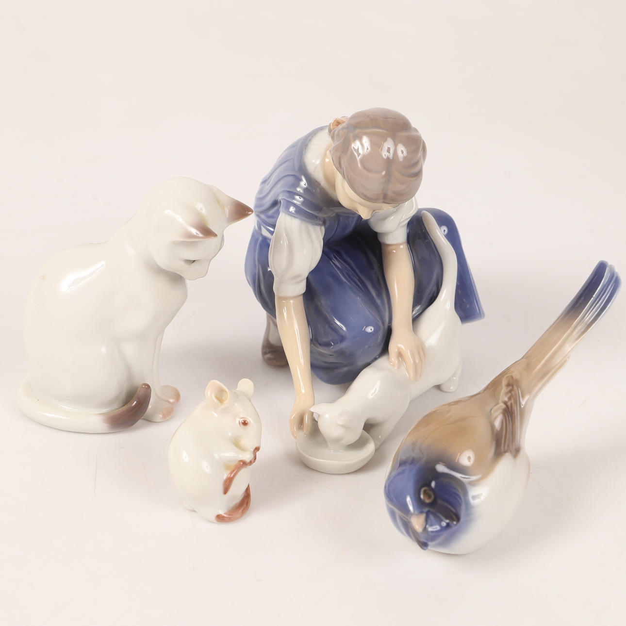 FIGURES, 4 kpl, posliinia, mm. Bing & Grøndahl.