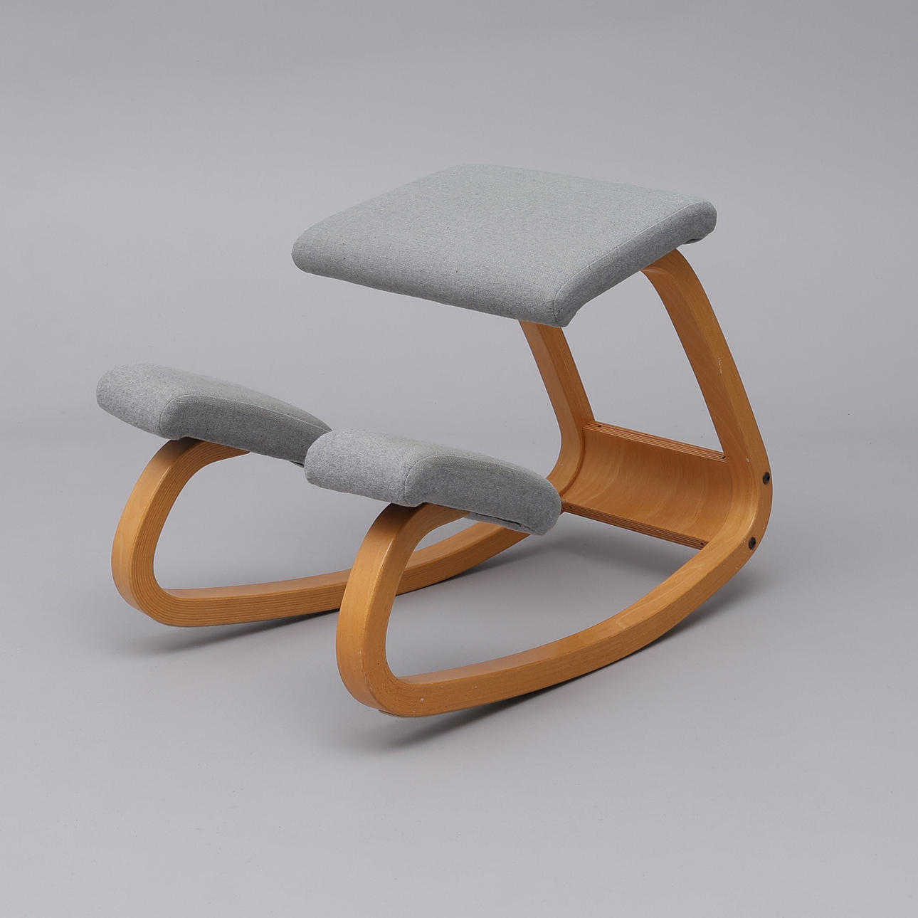 PETER OPSVIK. KNEE SUPPORT CHAIR, VARIABLE/STOKKE, VARIÈR FURNITURE.