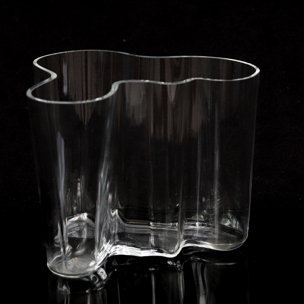 ALVAR AALTO. Vas, "Savoy", modellen formgiven 1936.