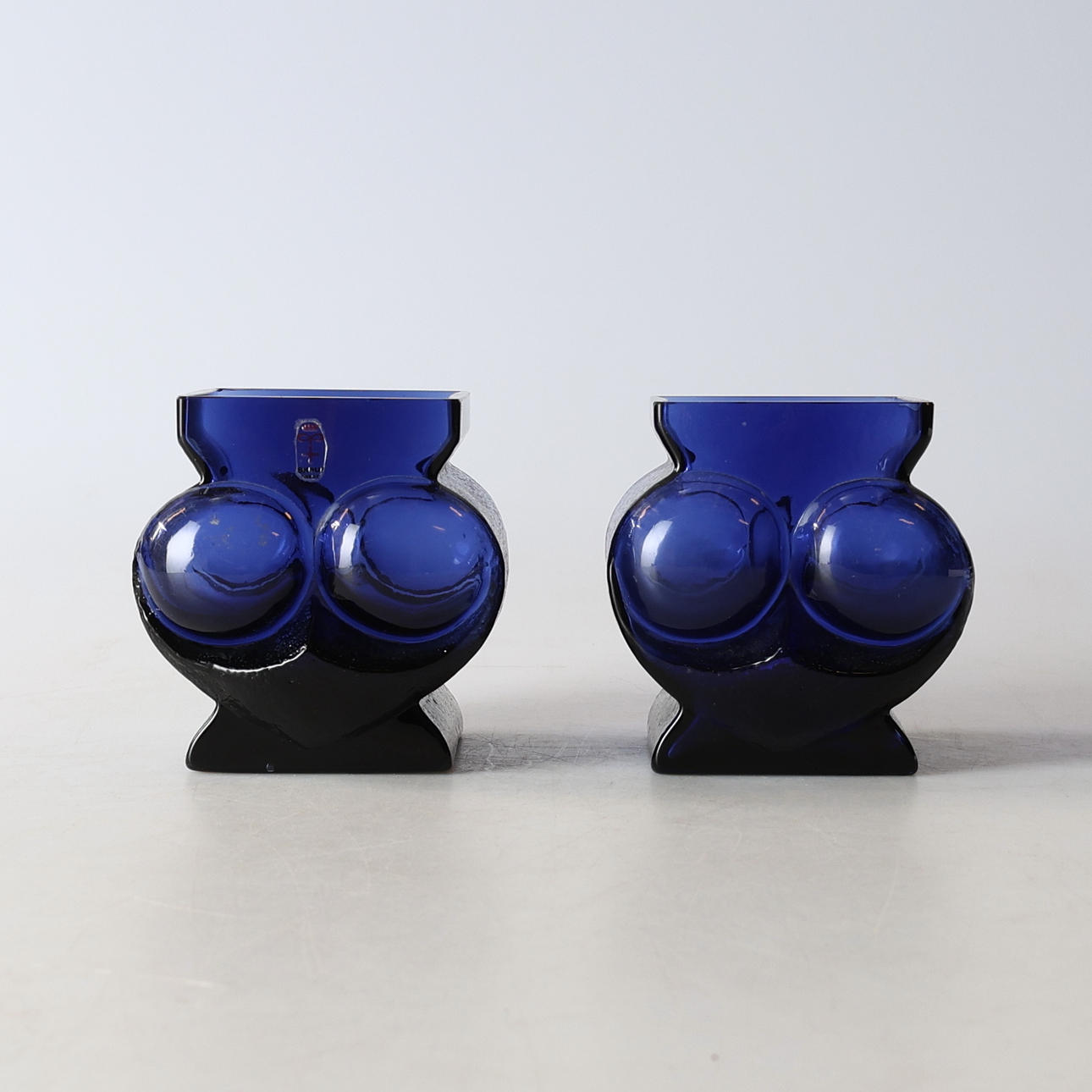 LARS HELLSTEN. vases, 1 pair, glass, Skruf, signed.
