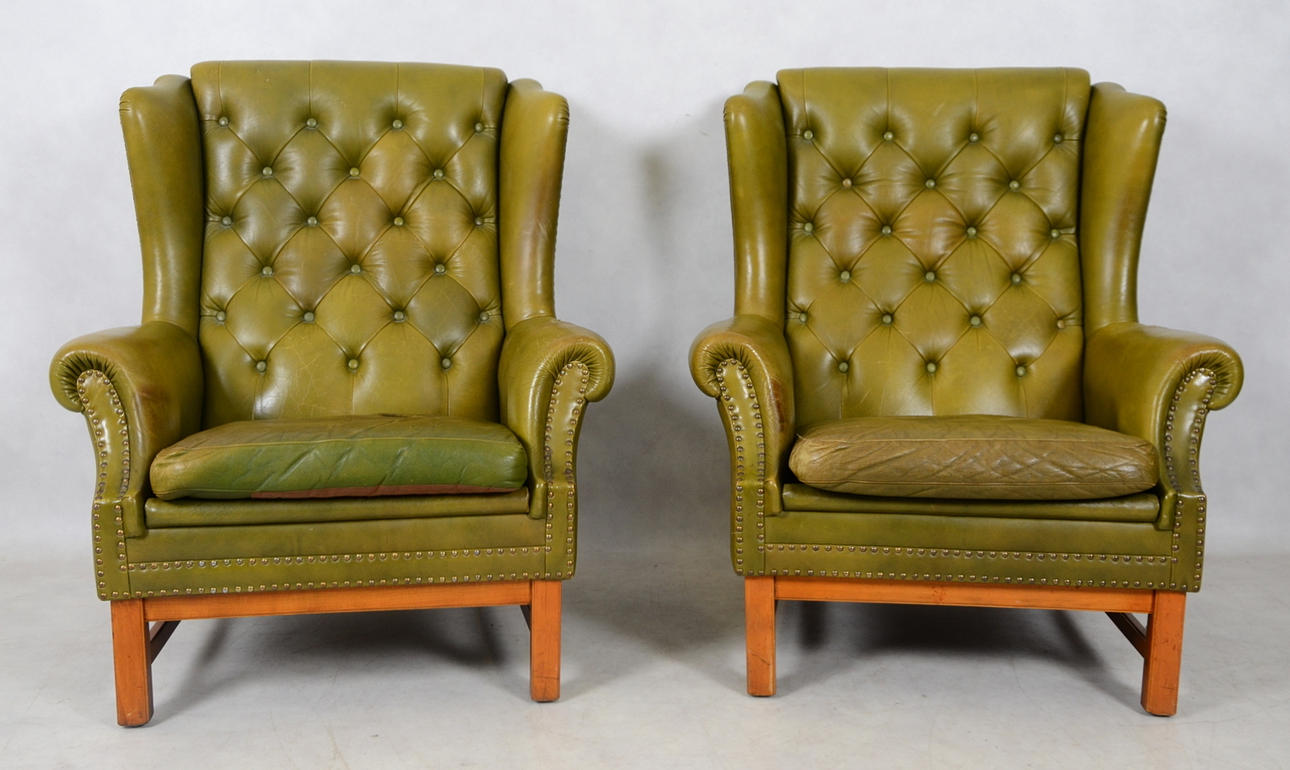 ÖRONLAPPFÅTÖLJER, 2-stycken, Chesterfield-modell, Stjernmöbler, Herrljunga.