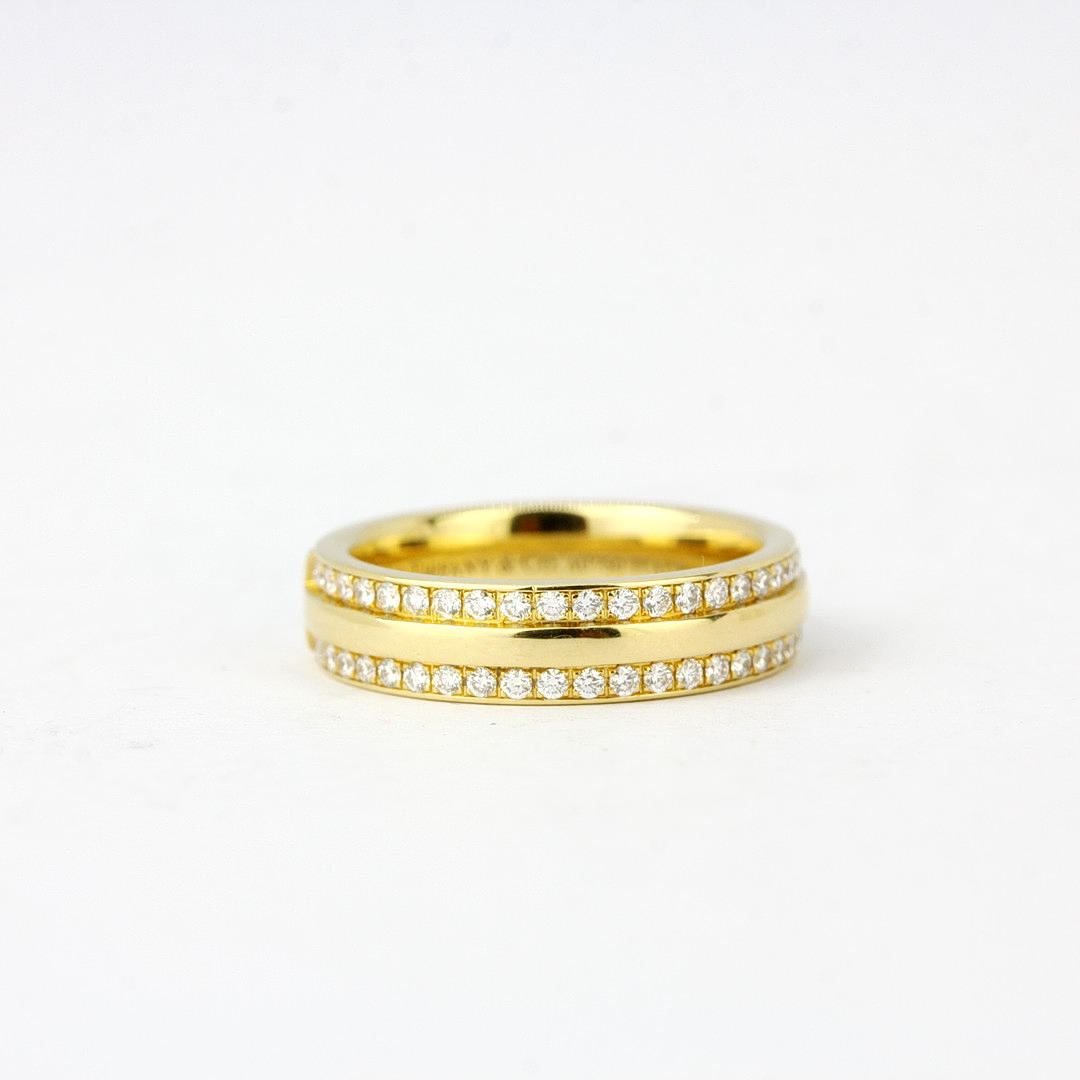8CT GOLD TIFFANY & CO DOUBLE ROW DIAMOND SET ETERNITY RING.