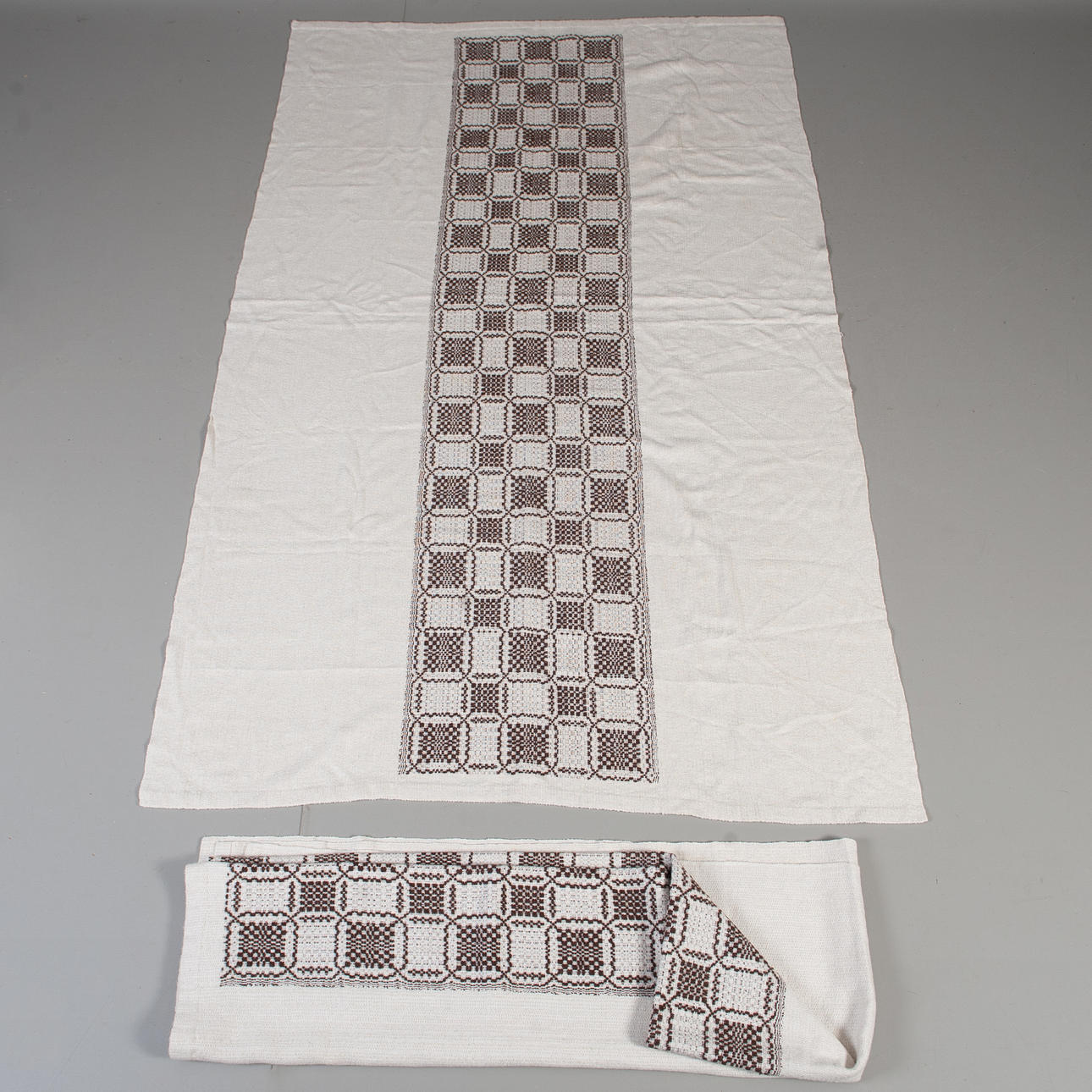SENGETÆPPER, 2 stk, håndvævet.