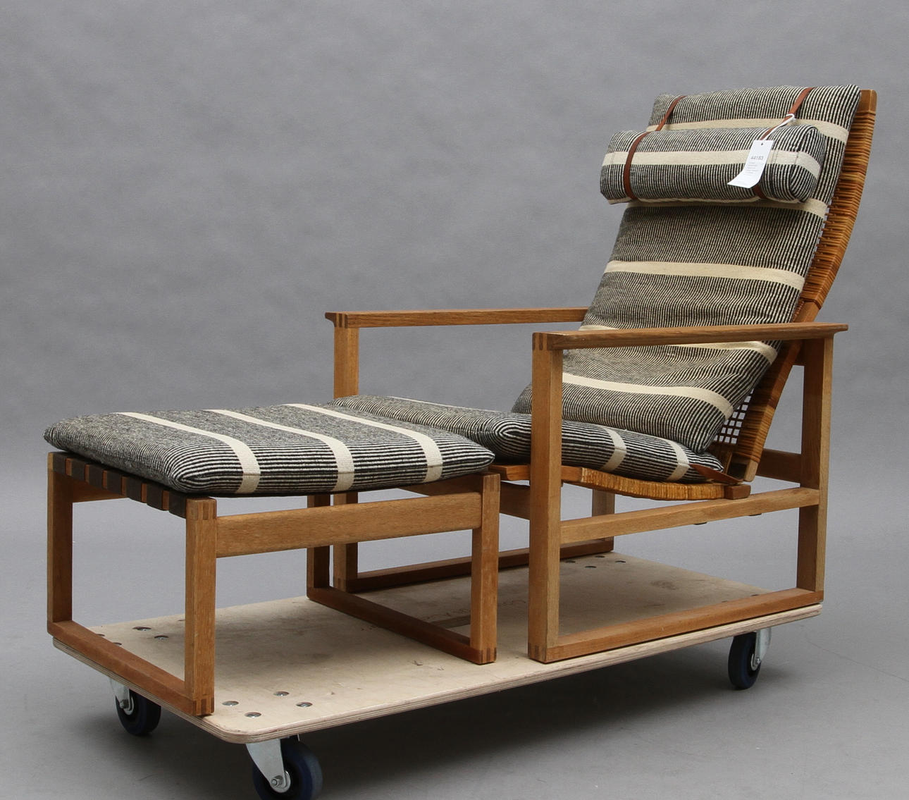 BÖRGE MOGENSEN. Fåtöljd med fotpall, Fredericia Stolefabrik, Danmark.